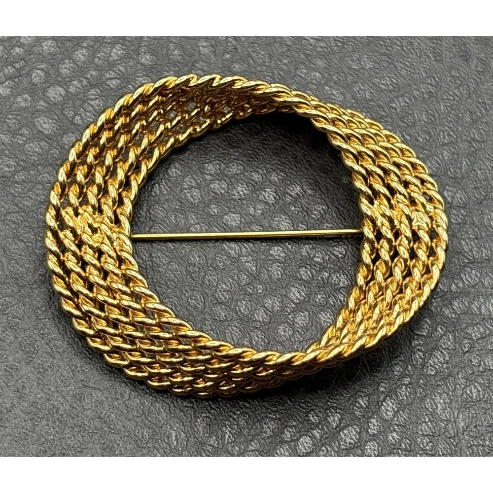 Monet 80s Twisted Rope Circle Brooch Pin Gold Tone